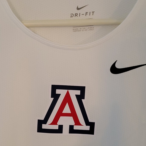 Nike Women's dryfit softball shirt - Picture 2 of 6